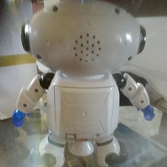 Dancing Robot - Picture 3 of 4